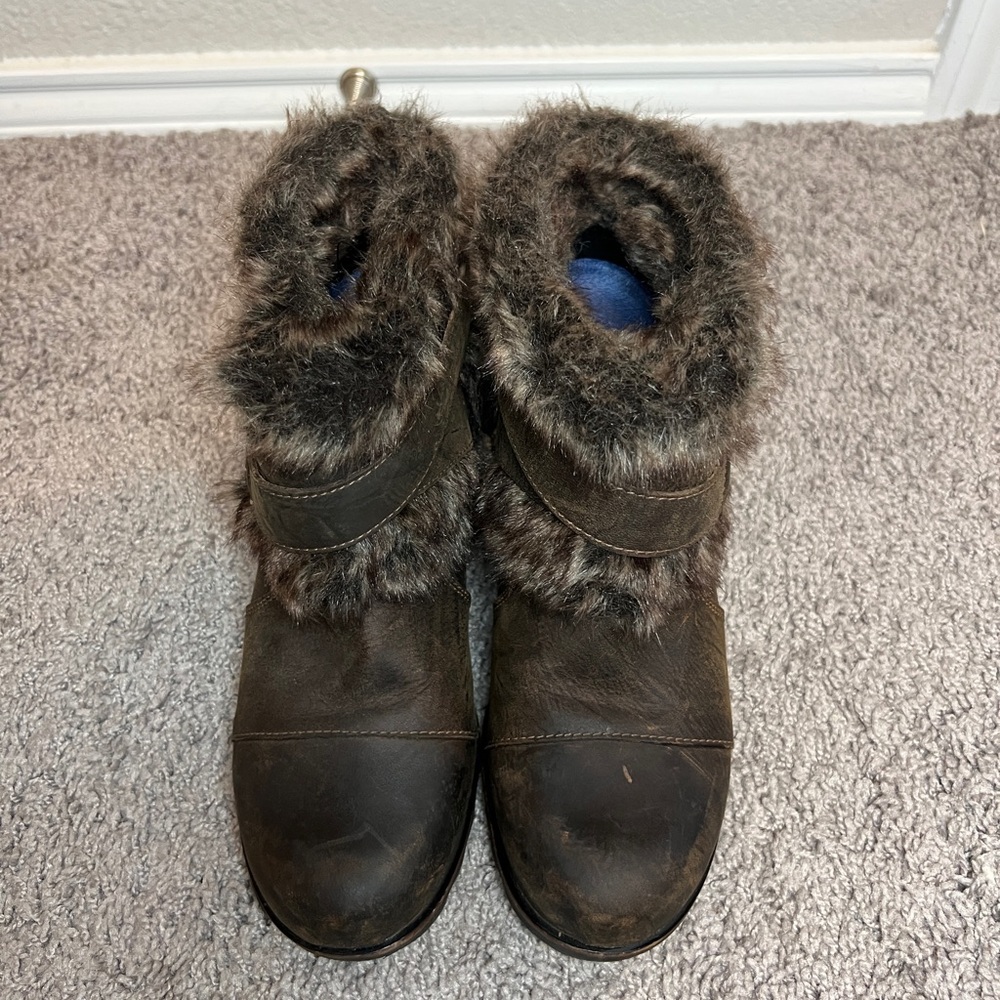 Sorel women’s Joan of Arctic wedgie faux fur bootie size 8